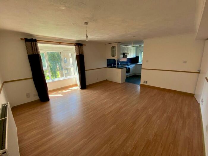 2 Bedroom Flat To Rent In Mushroom Field Road, Ecton Brook, Northampton, NN3