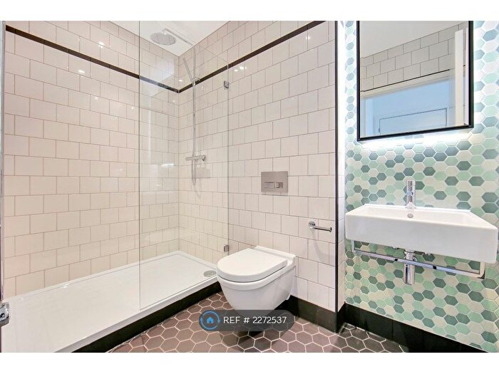 3 Bedroom Flat To Rent In Lyell Street, London, E14