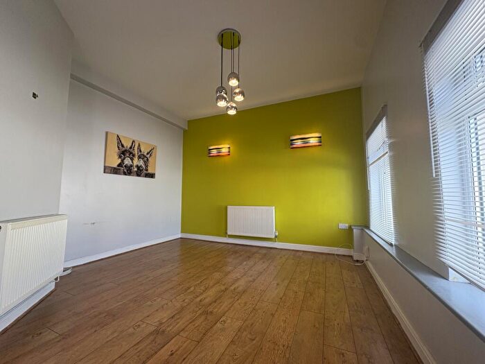 1 Bedroom Flat To Rent In Jupiter House, Planet Street, Adamsdown, CF24