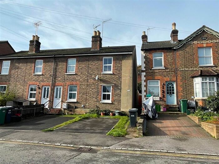 2 Bedroom End Terrace House For Sale In Garlands Road, Redhill, RH1