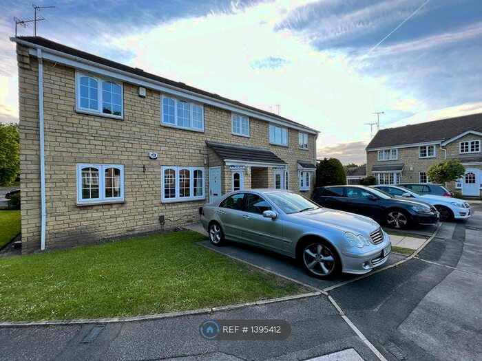2 Bedroom Flat To Rent In Alwoodley, Leeds, LS17