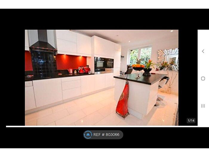 3 Bedroom Terraced House To Rent In Mays Lane, Barnet, EN5
