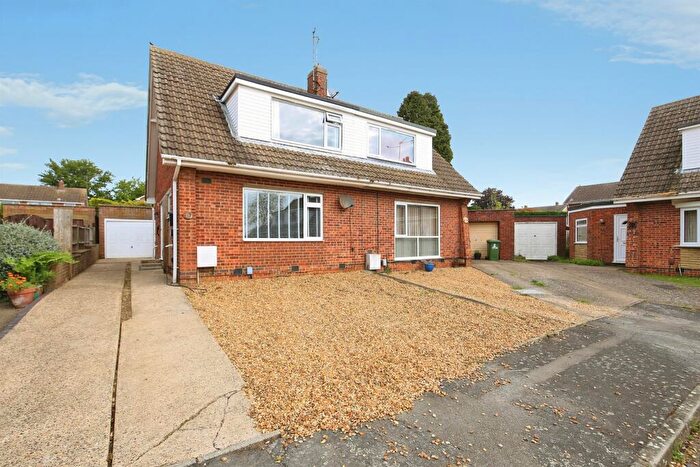 3 Bedroom Semi Detached House For Sale In Litchfield Close, Yaxley, Peterborough, PE7