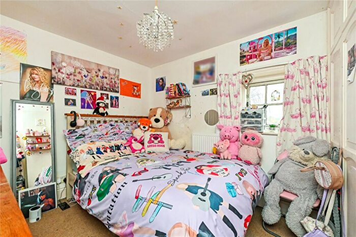 2 Bedroom Semi-Detached House For Sale In Sussex Road, Petersfield, Hampshire, GU31