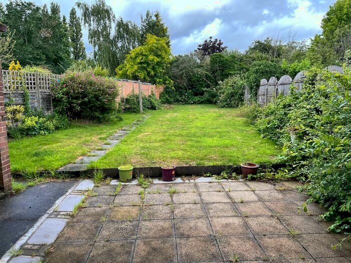 3 Bedroom Semi-Detached House To Rent In Fallowfield Road, Solihull, West Midlands, B92