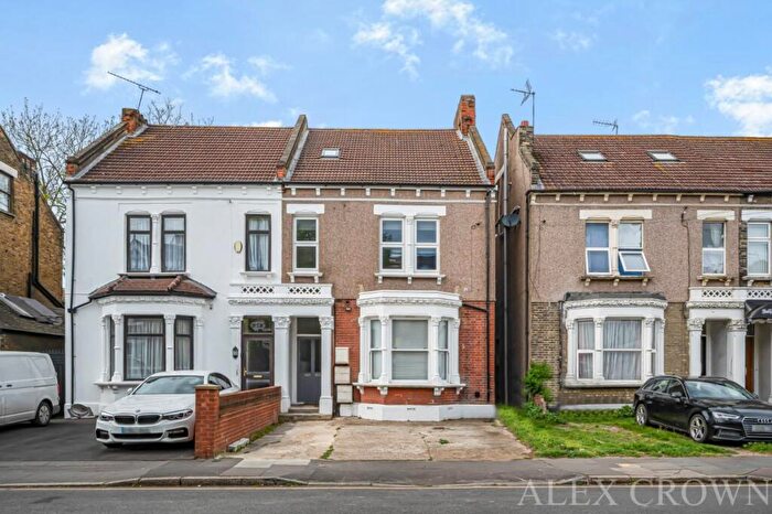 3 Bedroom Flat To Rent In Balfour Road, Ilford, IG1