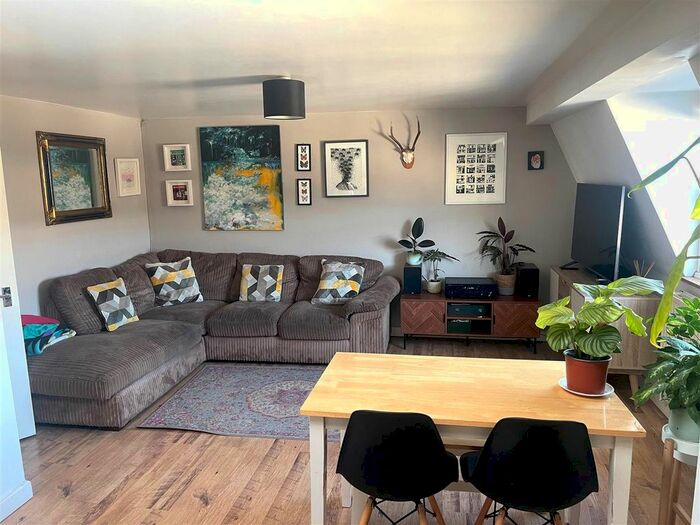 2 Bedroom Flat To Rent In Howard Road, Brighton, BN2