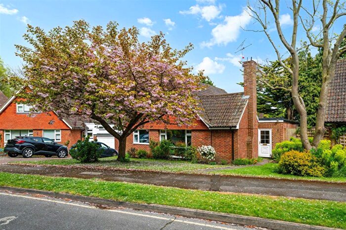 4 Bedroom Detached House For Sale In The Ridings, Epsom, KT18