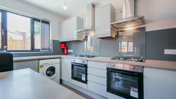 8 Bedroom Terraced House To Rent In Dawlish Road - Ensuite Student Property, B29