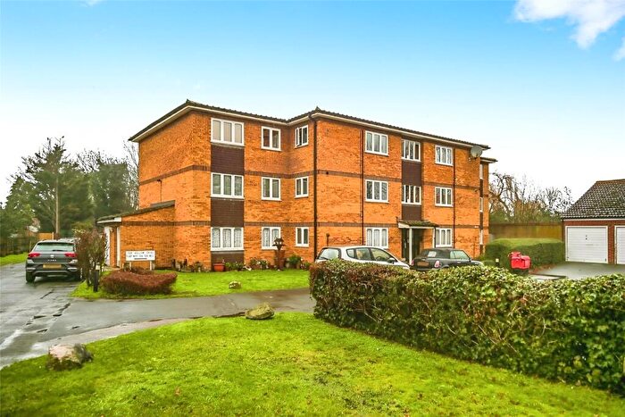 2 Bedroom Flat To Rent In Fox Hollow Drive, Bexleyheath, Kent, DA7