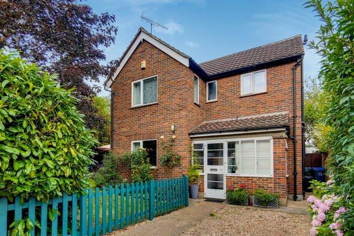 3 Bedroom Property To Rent In Oakwood Road, London, SW20