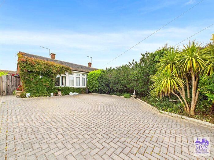 3 Bedroom Semi-Detached Bungalow For Sale In Lapwing Road, Isle Of Grain, ME3