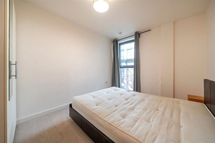 2 Bedroom Flat To Rent In Beeston Road, Beeston, Leeds, LS11