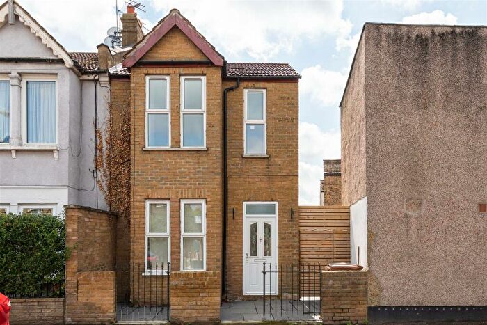 2 Bedroom House To Rent In Victoria Road, Walthamstow, E17