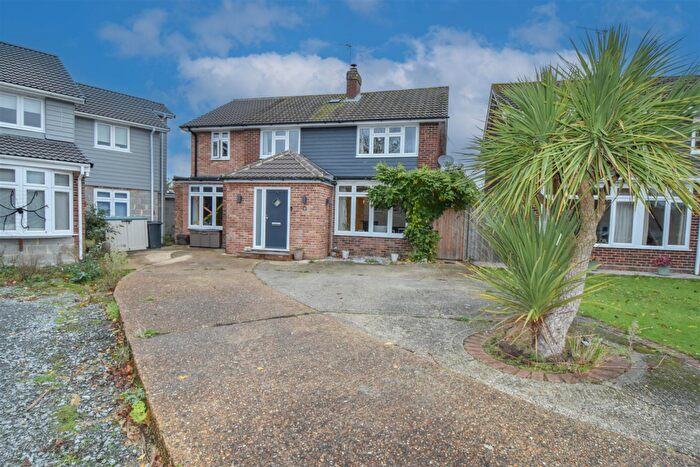 4 Bedroom Detached House For Sale In Great Fox Meadow, Kelvedon Hatch, Brentwood, CM15