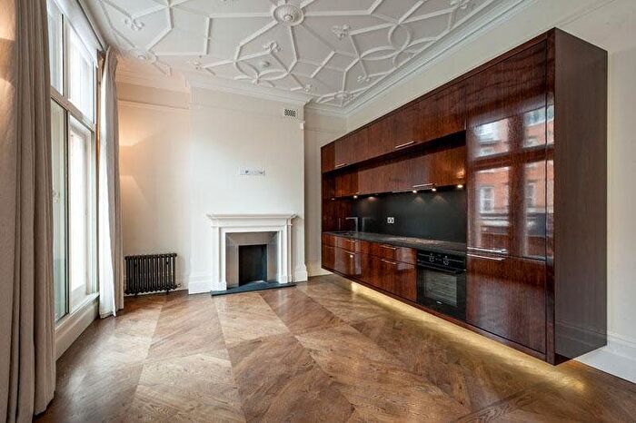 2 Bedroom Flat To Rent In Mount Street, Mayfair, W1K