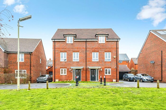 3 Bedroom Town House For Sale In Harper Road, Botley, SO32