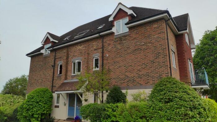 1 Bedroom Flat To Rent In Ladbroke Road, Redhill, RH1