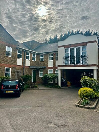 2 Bedroom Flat For Sale In Foxwood Green Close, Enfield, Greater London, EN1