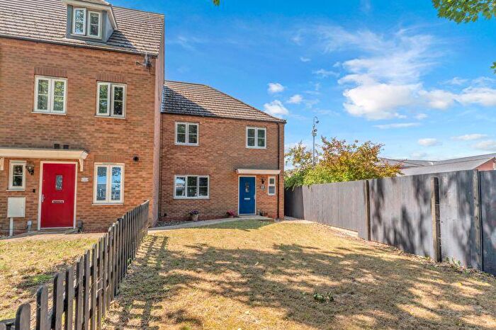 3 Bedroom End Of Terrace House For Sale In Robert Pearson Mews, Grimsby, DN32