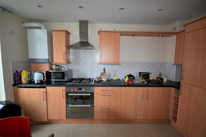 3 Bedroom Flat To Rent In Dragon Road, Hatfield, AL10
