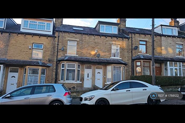 3 Bedroom Terraced House To Rent In Upper Woodlands Road, Bradford, BD8
