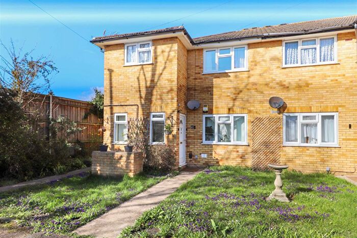 1 Bedroom Maisonette For Sale In Concorde Close, Uxbridge, UB10