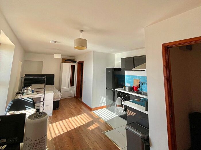 1 Bedroom Flat To Rent In Walter Road, Swansea, SA1