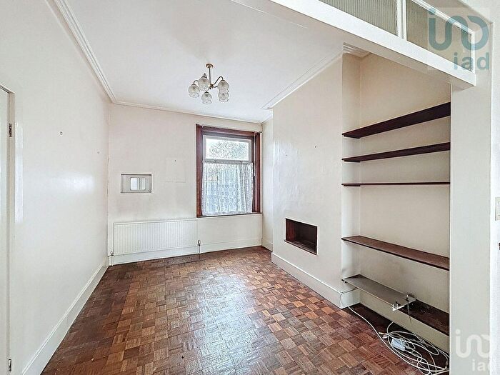 3 Bedroom Terraced House For Sale In Totteridge Road, Enfield, EN3