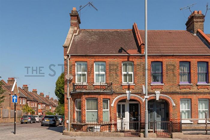 2 Bedroom Flat To Rent In Forest Road, Walthamstow, London, E17