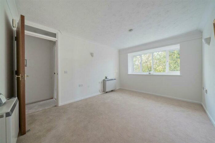 1 Bedroom Apartment For Sale In Wordsworth Drive, Cheam, Sutton, SM3