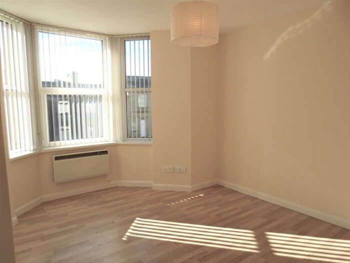 1 Bedroom Flat To Rent In Church Street, Paddock, Huddersfield, West Yorkshire, HD1