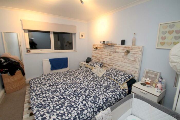 2 Bedroom Flat To Rent In Yeomans Ride, Hemel Hempstead, HP2