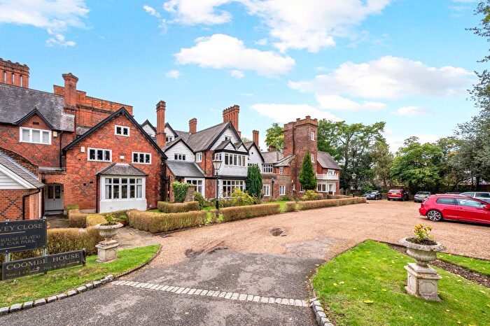 3 Bedroom Flat To Rent In Devey Close, Kingston Upon Thames, KT2