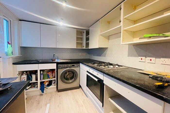 4 Bedroom Property To Rent In Bishops Park Road, London, SW16