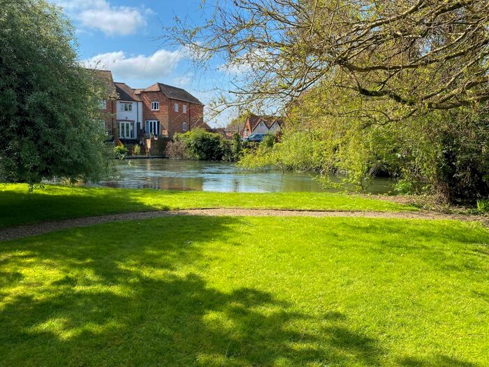 2 Bedroom Flat To Rent In Bewicks Reach, Newbury, RG14