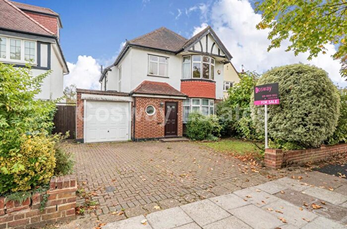 4 Bedroom Detached House For Sale In Parkside, Mill Hill, NW7