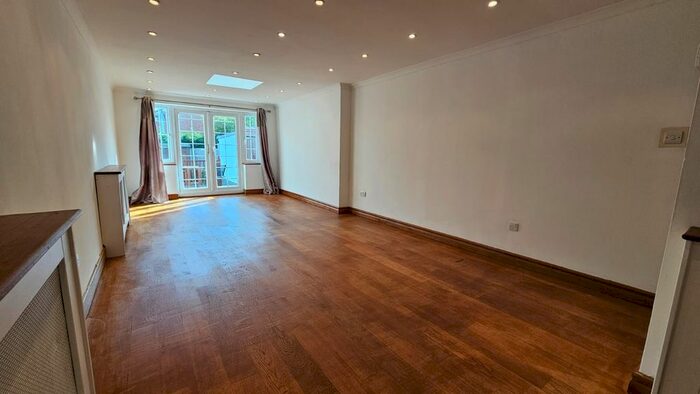 2 Bedroom Terraced House To Rent In Firs Avenue, London, N11