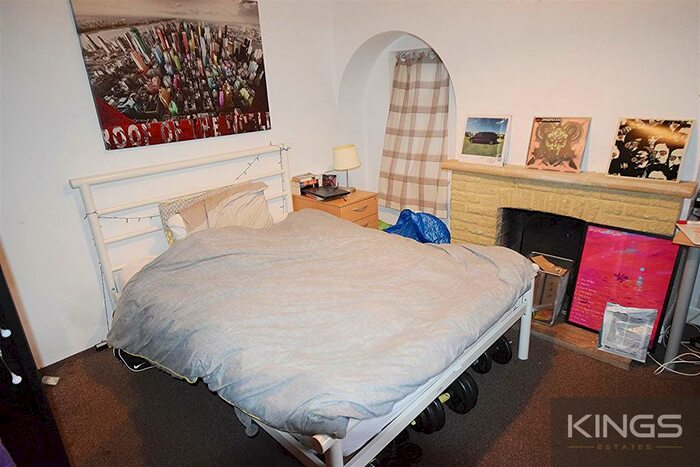 5 Bedroom Property To Rent In Ash Grove, Guildford, GU2