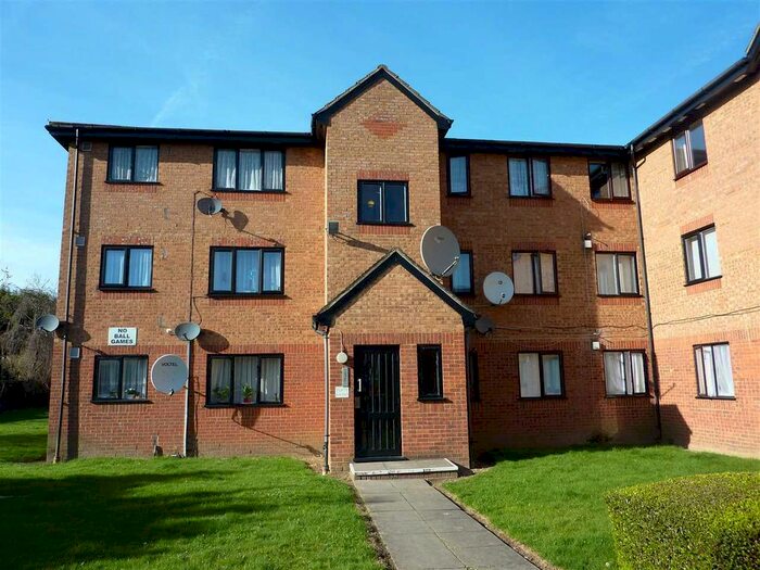 1 Bedroom Flat To Rent In Streamside Close, London N9