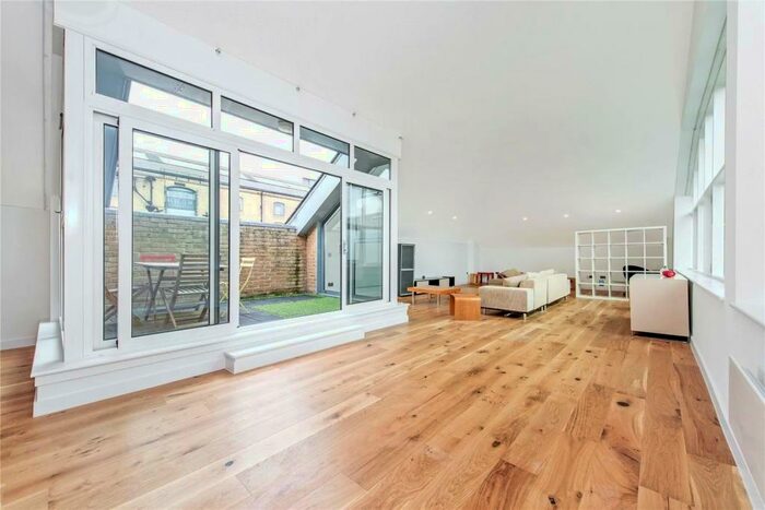3 Bedroom Duplex To Rent In The Grainstore, Royal Docks, E16