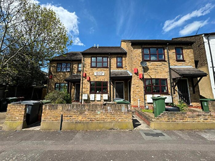 1 Bedroom Flat To Rent In Grosvenor Rise East, E17