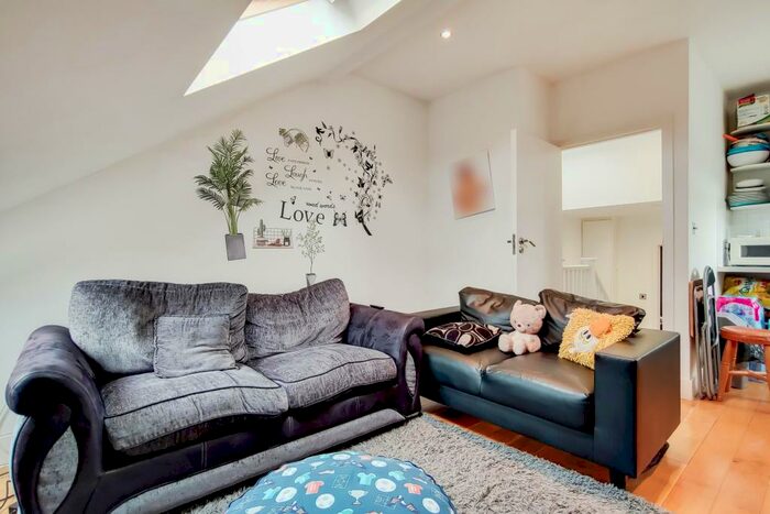 1 Bedroom Apartment To Rent In St Julians Farm Road, SE27