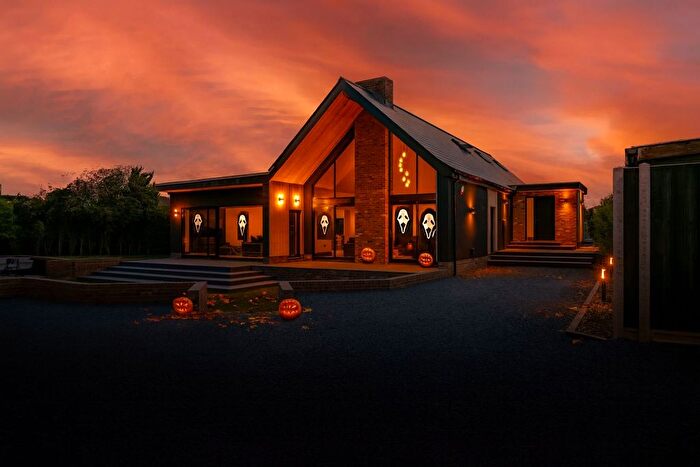 4 Bedroom Detached House For Sale In Sellwood Road, Netley Abbey, Southampton, SO31