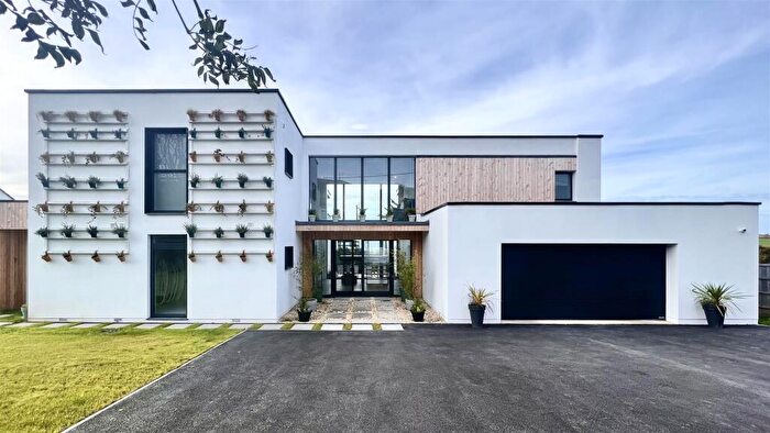 6 Bedroom House To Rent In Croyde, EX33