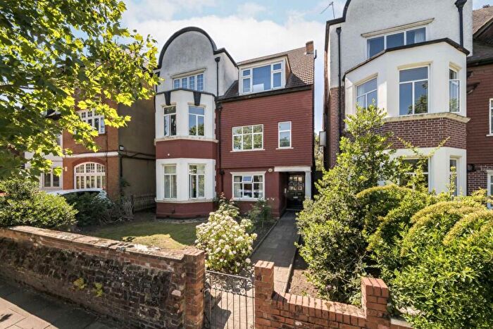 2 Bedroom Flat To Rent In Dartmouth Road, London, NW2