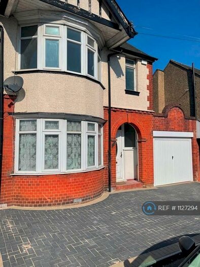 3 Bedroom Semi-Detached House To Rent In Douglas Road, Luton, LU4