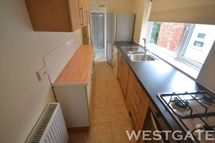 3 Bedroom Terraced House To Rent In Blenheim Gardens, Reading, RG1