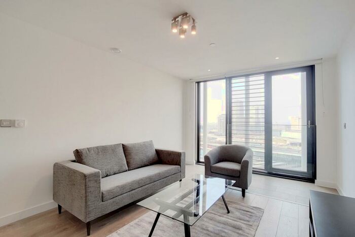 1 Bedroom Flat To Rent In Stratosphere Tower, Stratford, E15