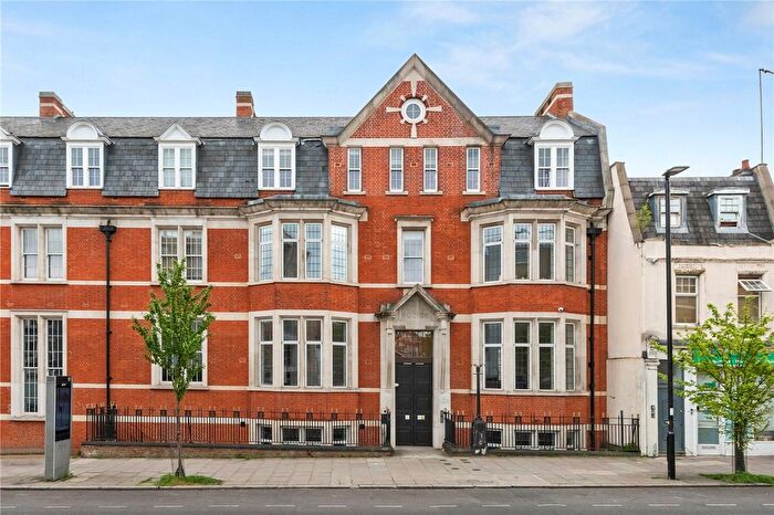 2 Bedroom Flat For Sale In Blackstock Road, London, N5